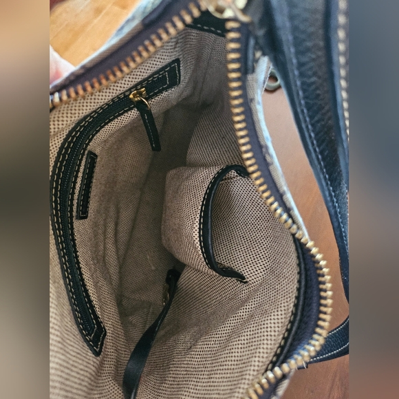 Dooney & Bourke Vintage DB Signature Crossbody! - Picture 7 of 9